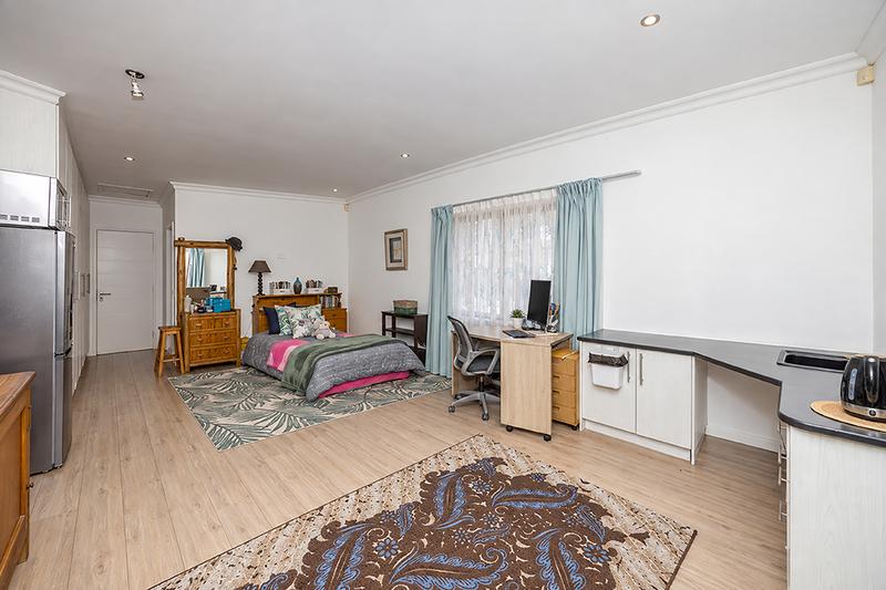 5 Bedroom Property for Sale in Bloubergrant Western Cape